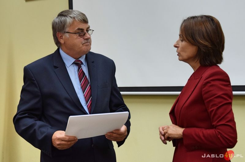 Samorządowcom wręczono symboliczne czeki