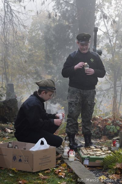 Akcja - Znicze na polskich grobach na ziemi lwowskiej (cmentarz Janowski i Wzgórza Wuleckie)