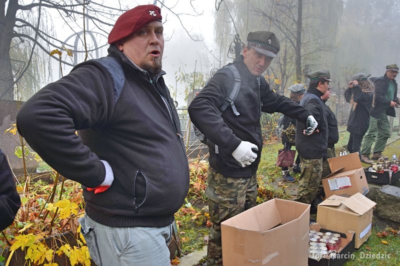 Akcja - Znicze na polskich grobach na ziemi lwowskiej (cmentarz Janowski i Wzgórza Wuleckie)