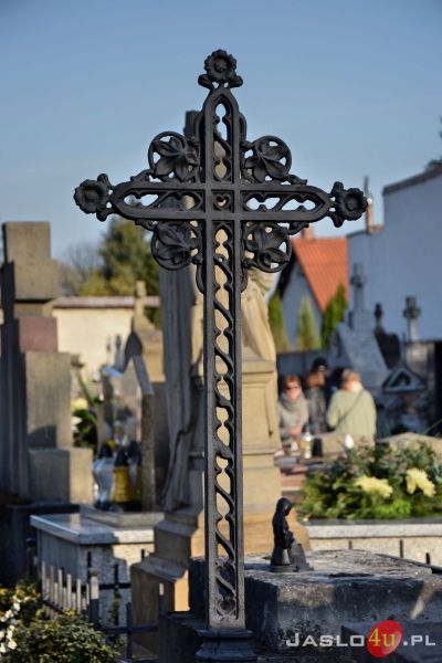 Dzień Wszystkich Świętych 2019 na jasielskich cmentarzach
