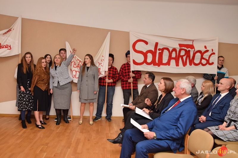 Powiatowe obchody 38. rocznicy wprowadzenia stanu wojennego w Zespole Szkół Budowlanych w Jaśle