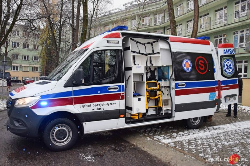 Przekazanie nowego ambulansu dla Szpitala Specjalistycznego w Jaśle
