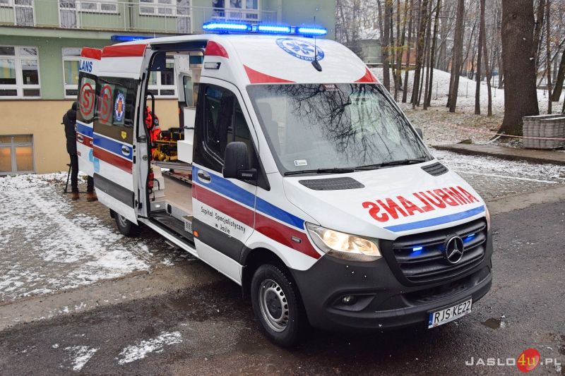 Przekazanie nowego ambulansu dla Szpitala Specjalistycznego w Jaśle