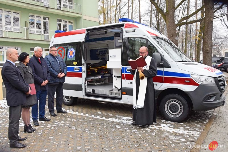 Przekazanie nowego ambulansu dla Szpitala Specjalistycznego w Jaśle