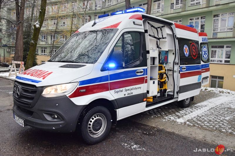 Przekazanie nowego ambulansu dla Szpitala Specjalistycznego w Jaśle