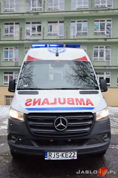 Przekazanie nowego ambulansu dla Szpitala Specjalistycznego w Jaśle