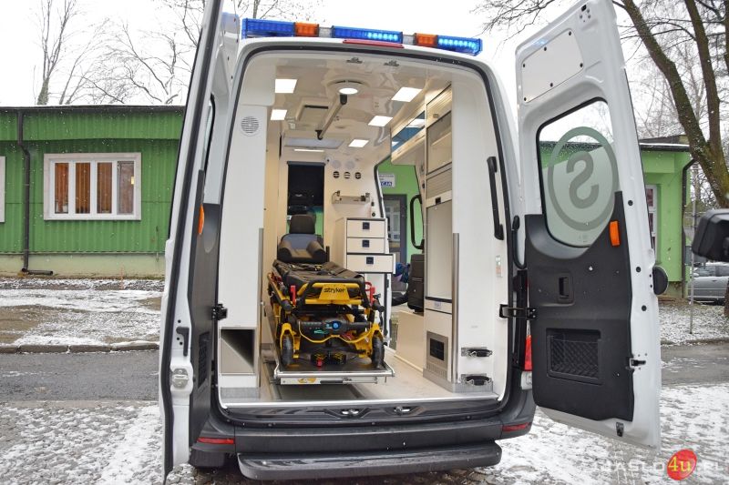 Przekazanie nowego ambulansu dla Szpitala Specjalistycznego w Jaśle
