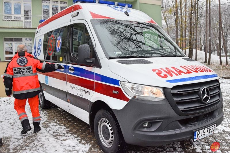 Przekazanie nowego ambulansu dla Szpitala Specjalistycznego w Jaśle