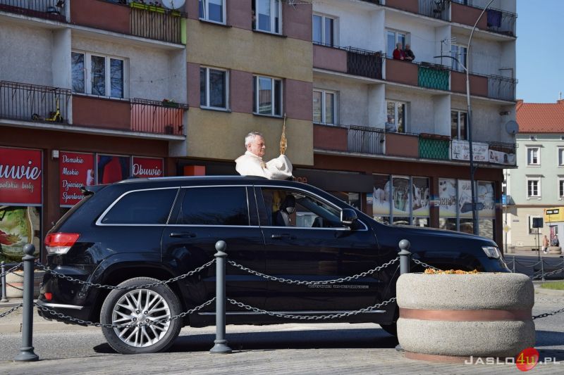 Przejazd Najświętszego Sakramentu ulicami Jasła