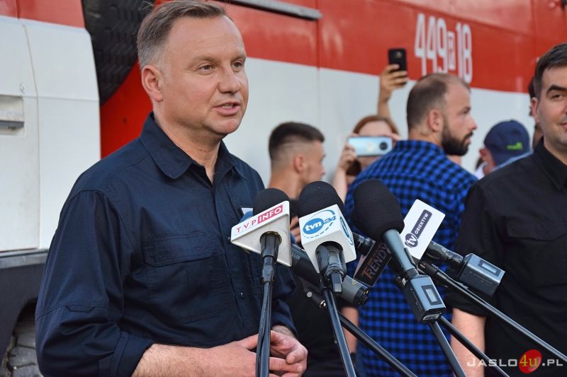 Wizyta prezydenta Andrzeja Dudy w dotkniętej skutkami nawałnic Trzcinicy