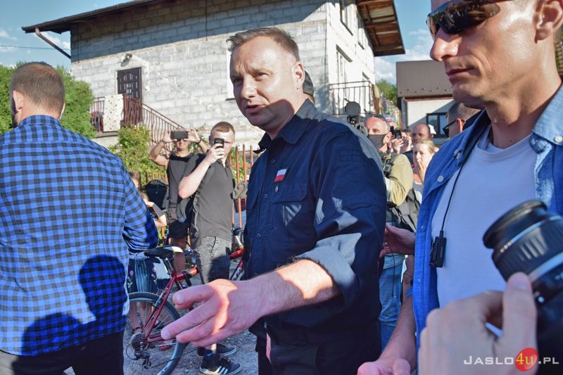 Wizyta prezydenta Andrzeja Dudy w dotkniętej skutkami nawałnic Trzcinicy