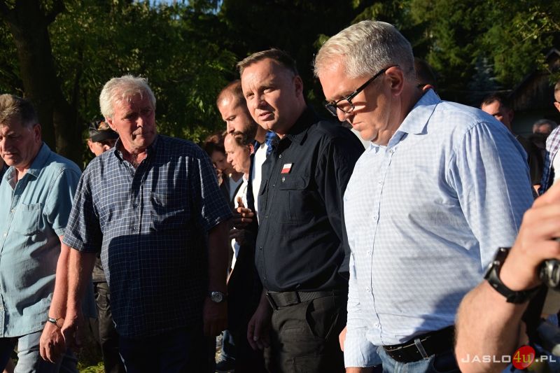 Wizyta prezydenta Andrzeja Dudy w dotkniętej skutkami nawałnic Trzcinicy