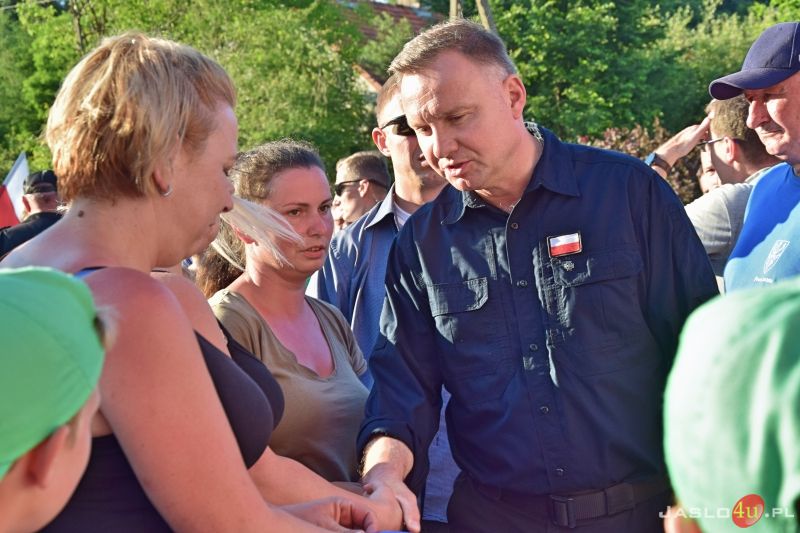Wizyta prezydenta Andrzeja Dudy w dotkniętej skutkami nawałnic Trzcinicy