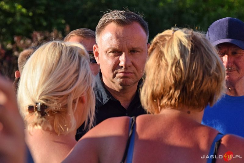 Wizyta prezydenta Andrzeja Dudy w dotkniętej skutkami nawałnic Trzcinicy