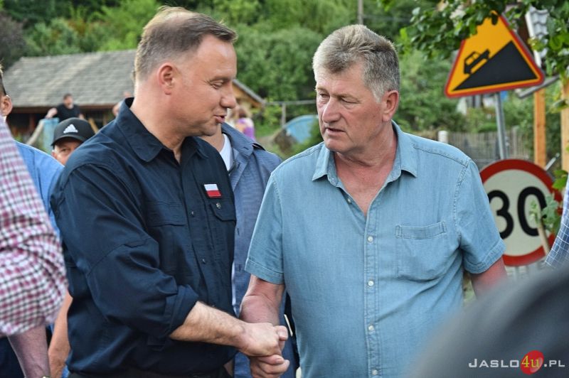 Wizyta prezydenta Andrzeja Dudy w dotkniętej skutkami nawałnic Trzcinicy