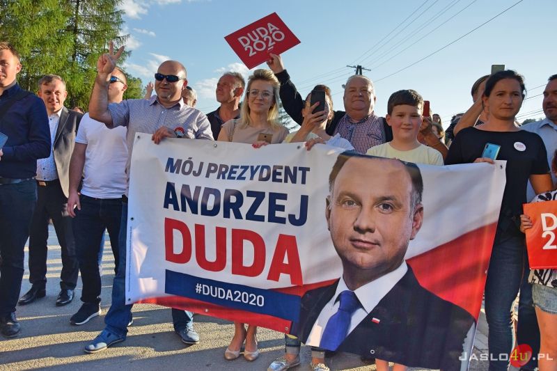 Wizyta prezydenta Andrzeja Dudy w dotkniętej skutkami nawałnic Trzcinicy