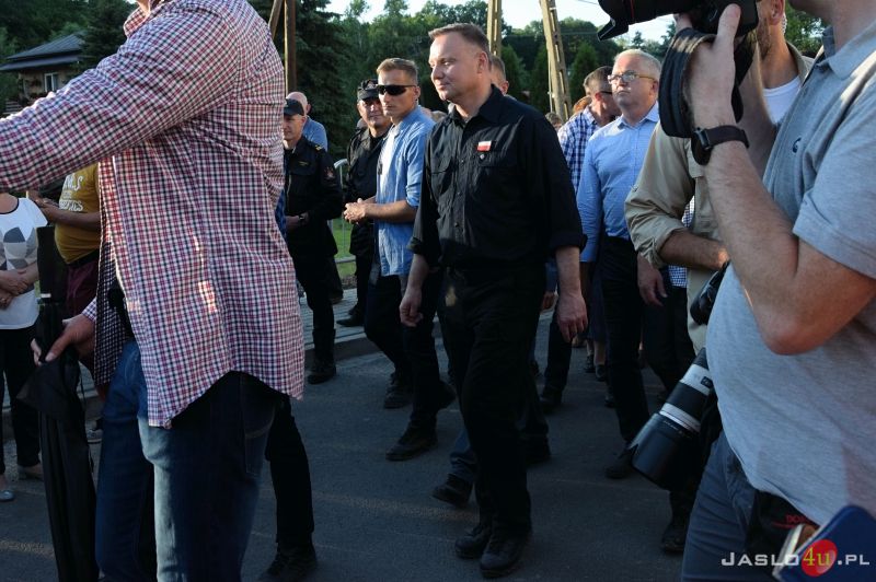Wizyta prezydenta Andrzeja Dudy w dotkniętej skutkami nawałnic Trzcinicy
