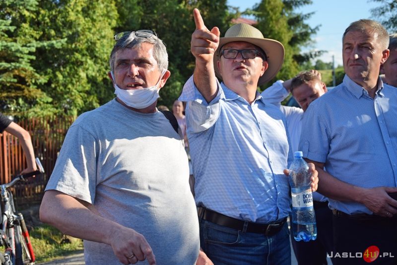 Wizyta prezydenta Andrzeja Dudy w dotkniętej skutkami nawałnic Trzcinicy