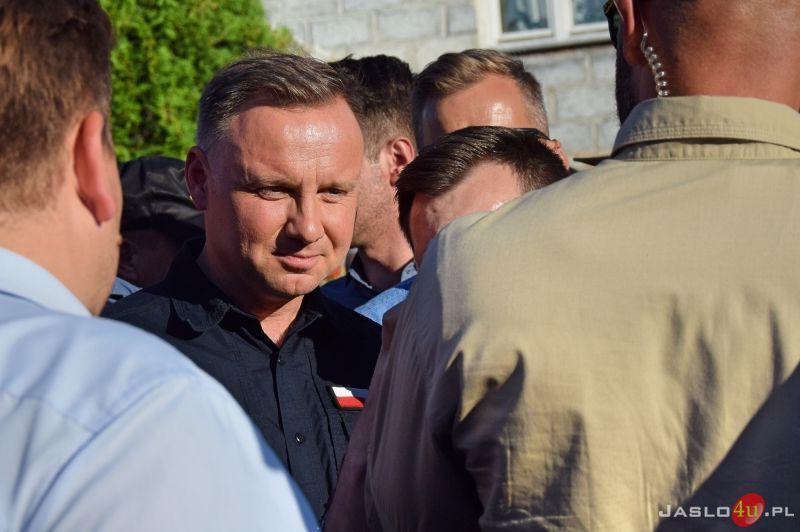 Wizyta prezydenta Andrzeja Dudy w dotkniętej skutkami nawałnic Trzcinicy