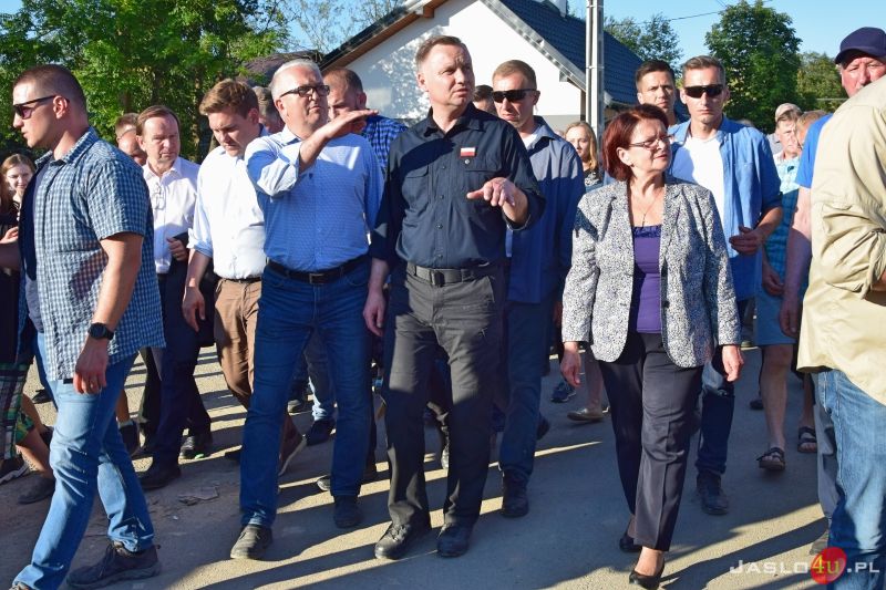 Wizyta prezydenta Andrzeja Dudy w dotkniętej skutkami nawałnic Trzcinicy