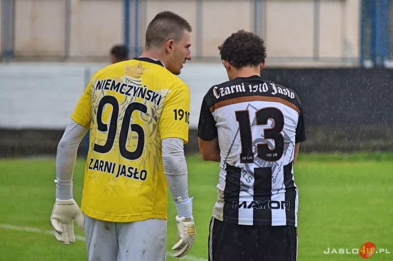 Mecz półfinałowy Okręgowego Pucharu Polski JKS Czarni 1910 Jasło - KS Karpaty Krosno (0:1)