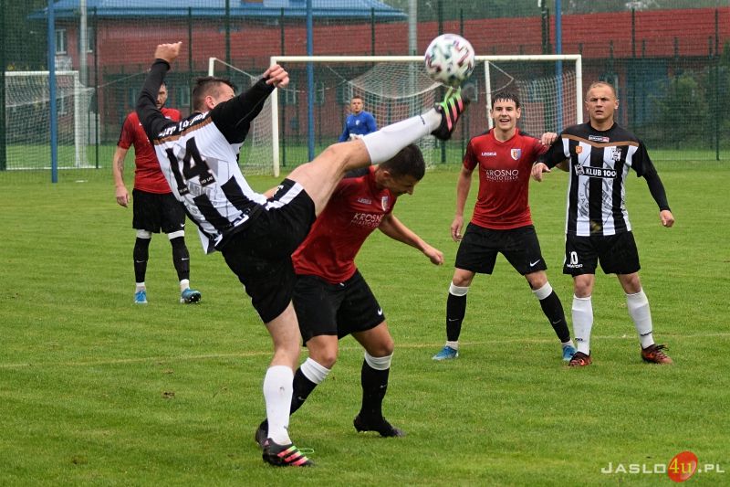 Mecz półfinałowy Okręgowego Pucharu Polski JKS Czarni 1910 Jasło - KS Karpaty Krosno (0:1)