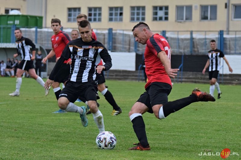 Mecz półfinałowy Okręgowego Pucharu Polski JKS Czarni 1910 Jasło - KS Karpaty Krosno (0:1)