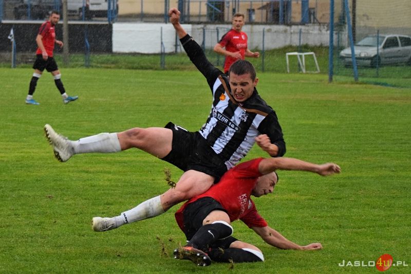 Mecz półfinałowy Okręgowego Pucharu Polski JKS Czarni 1910 Jasło - KS Karpaty Krosno (0:1)
