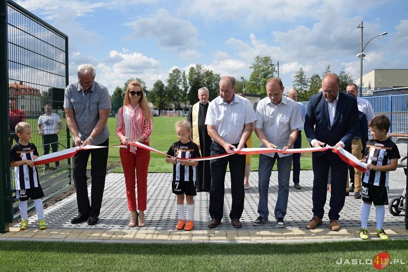 Otwarcie boiska treningowego ze sztuczną nawierzchnią w Jaśle/Turniej szkółek piłkarskich