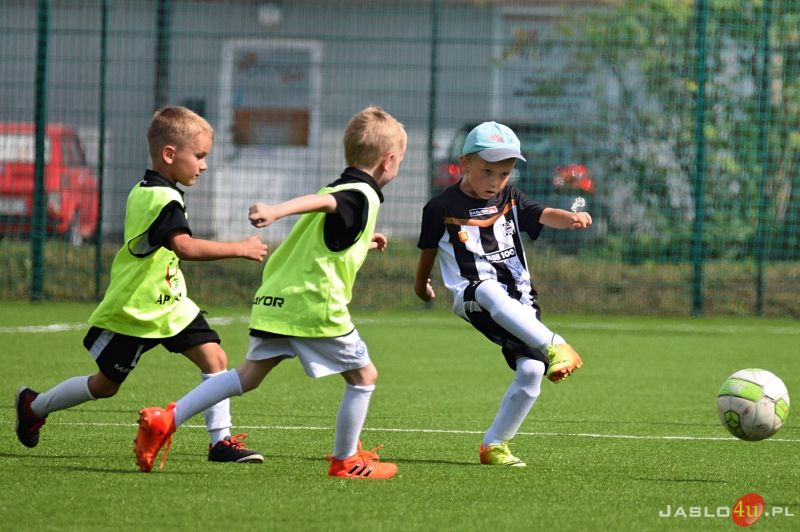 Otwarcie boiska treningowego ze sztuczną nawierzchnią w Jaśle/Turniej szkółek piłkarskich