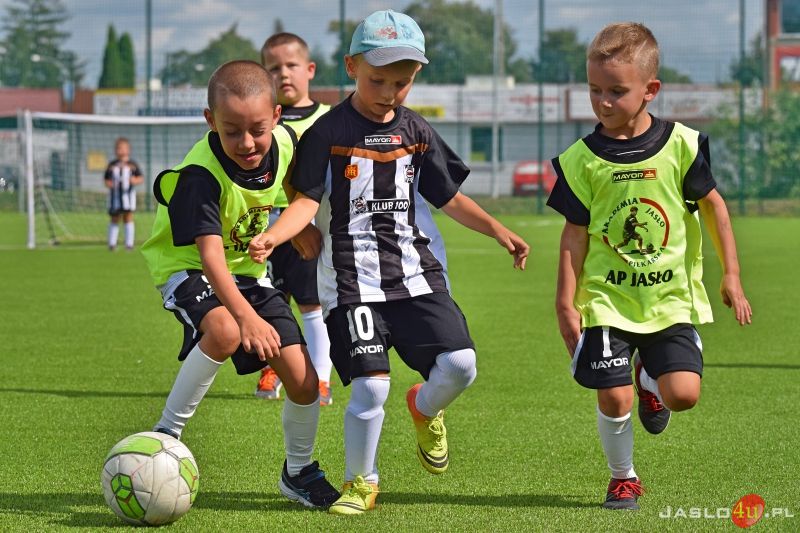 Otwarcie boiska treningowego ze sztuczną nawierzchnią w Jaśle/Turniej szkółek piłkarskich