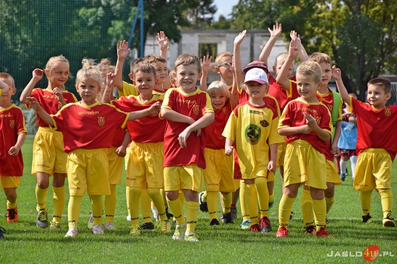 Otwarcie boiska treningowego ze sztuczną nawierzchnią w Jaśle/Turniej szkółek piłkarskich