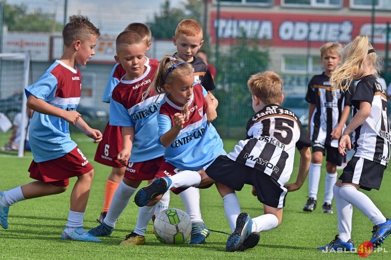 Otwarcie boiska treningowego ze sztuczną nawierzchnią w Jaśle/Turniej szkółek piłkarskich