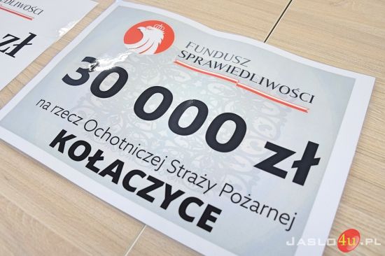 Wręczenie promes na zakup wyposażenia dla jednostek OSP w Sieklówce i Kołaczycach.