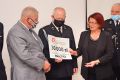 Wręczenie promes na zakup wyposażenia dla jednostek OSP w Sieklówce i Kołaczycach.