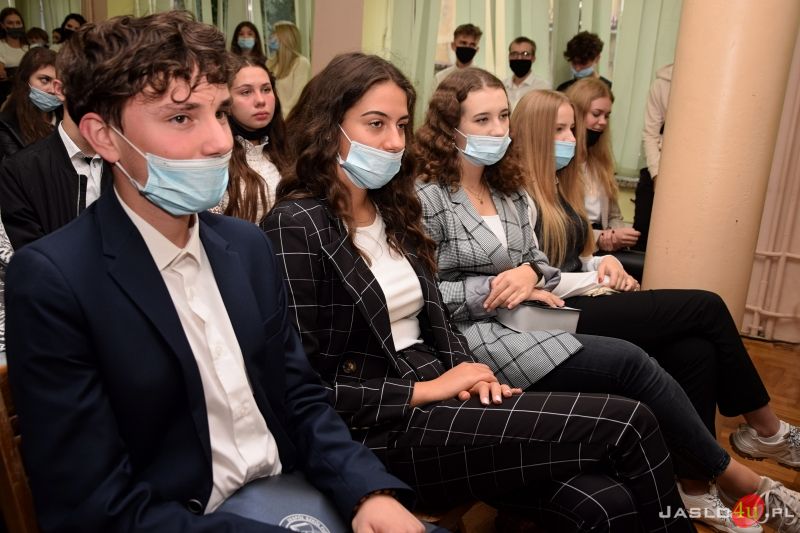 Inauguracja roku szkolnego 2021/22 w jasielskim "Ekonomiku" - koncert Roksany Węgiel
