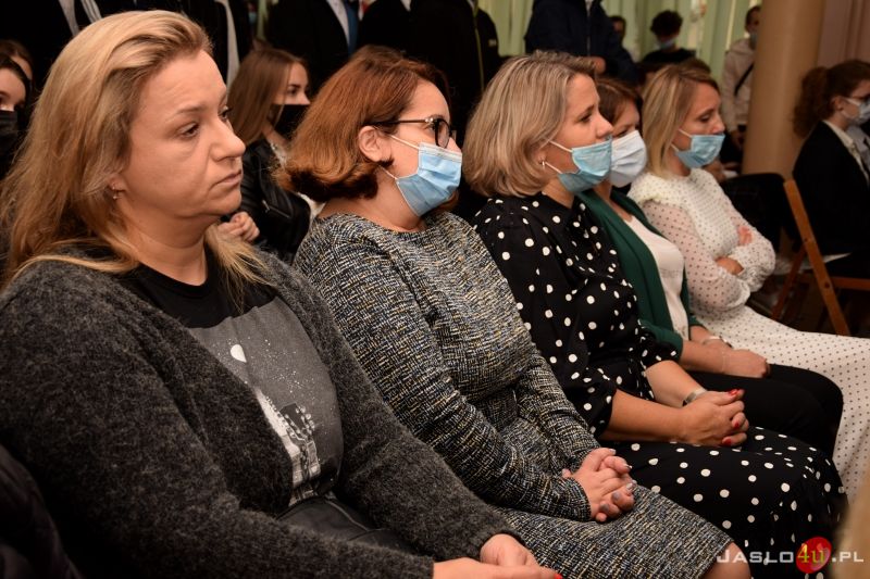 Inauguracja roku szkolnego 2021/22 w jasielskim "Ekonomiku" - koncert Roksany Węgiel