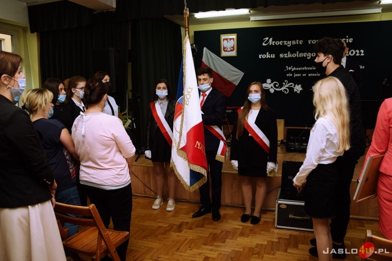 Inauguracja roku szkolnego 2021/22 w jasielskim "Ekonomiku" - koncert Roksany Węgiel