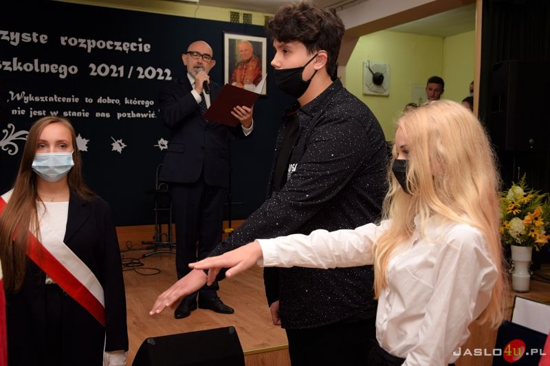 Inauguracja roku szkolnego 2021/22 w jasielskim "Ekonomiku" - koncert Roksany Węgiel