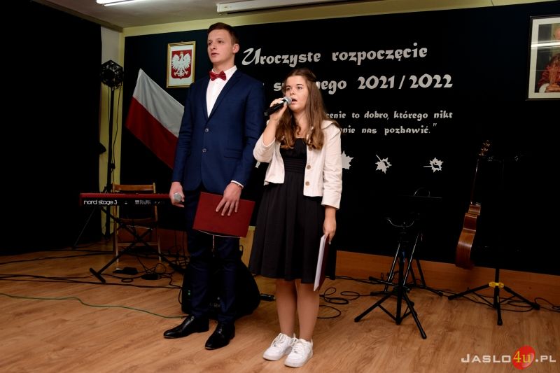 Inauguracja roku szkolnego 2021/22 w jasielskim "Ekonomiku" - koncert Roksany Węgiel