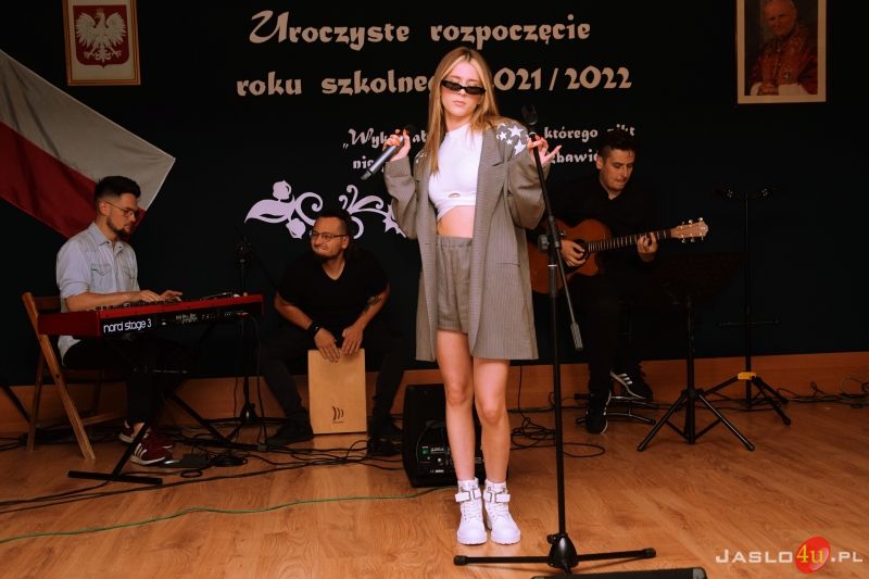 Inauguracja roku szkolnego 2021/22 w jasielskim "Ekonomiku" - koncert Roksany Węgiel