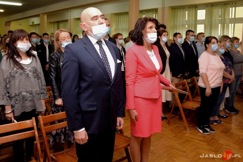 Inauguracja roku szkolnego 2021/22 w jasielskim "Ekonomiku" - koncert Roksany Węgiel