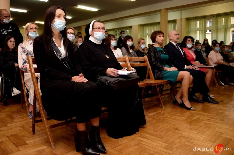 Inauguracja roku szkolnego 2021/22 w jasielskim "Ekonomiku" - koncert Roksany Węgiel