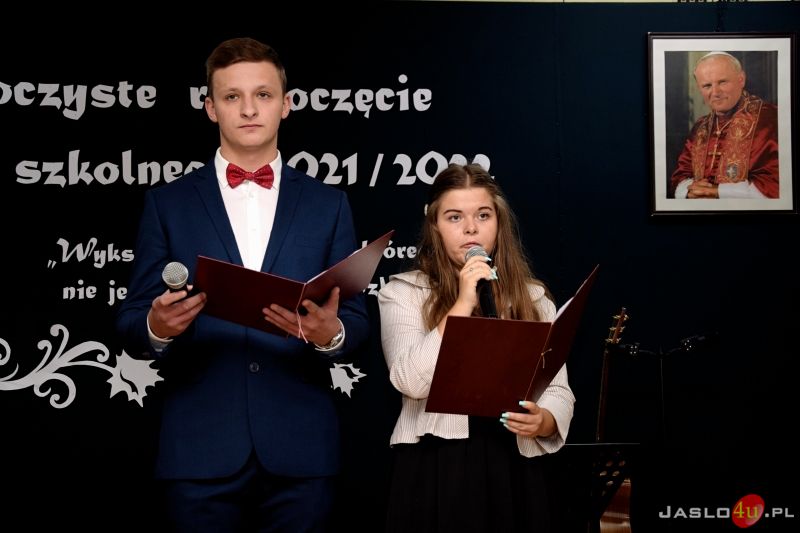 Inauguracja roku szkolnego 2021/22 w jasielskim "Ekonomiku" - koncert Roksany Węgiel