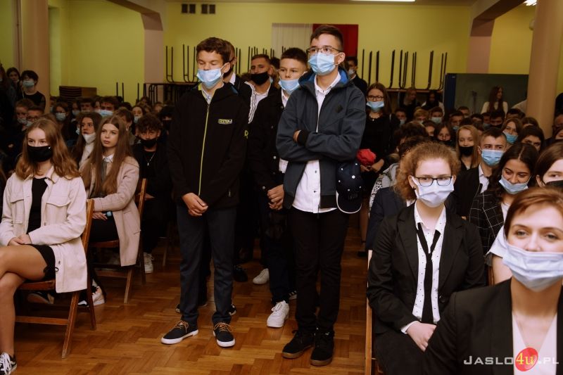 Inauguracja roku szkolnego 2021/22 w jasielskim "Ekonomiku" - koncert Roksany Węgiel