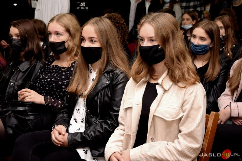 Inauguracja roku szkolnego 2021/22 w jasielskim "Ekonomiku" - koncert Roksany Węgiel