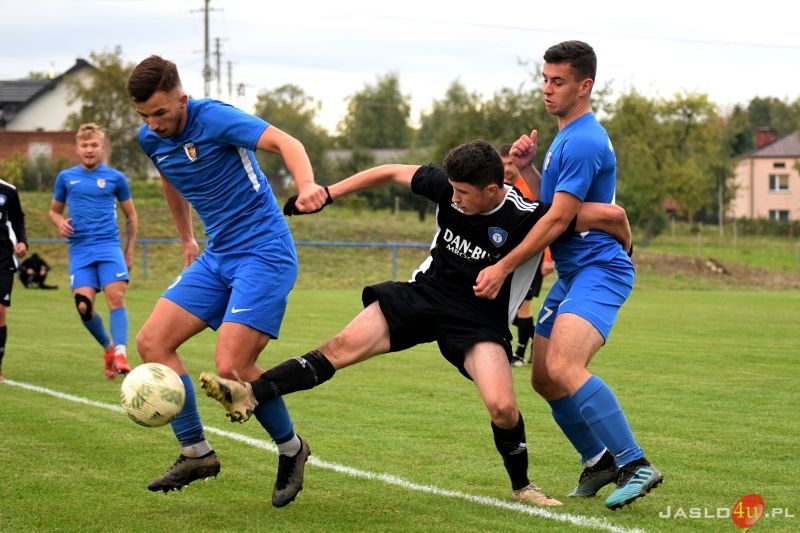 Mecz III rundy Okręgowego Pucharu Polski LKS Tempo Nienaszów - Karpaty Krosno (0:5)