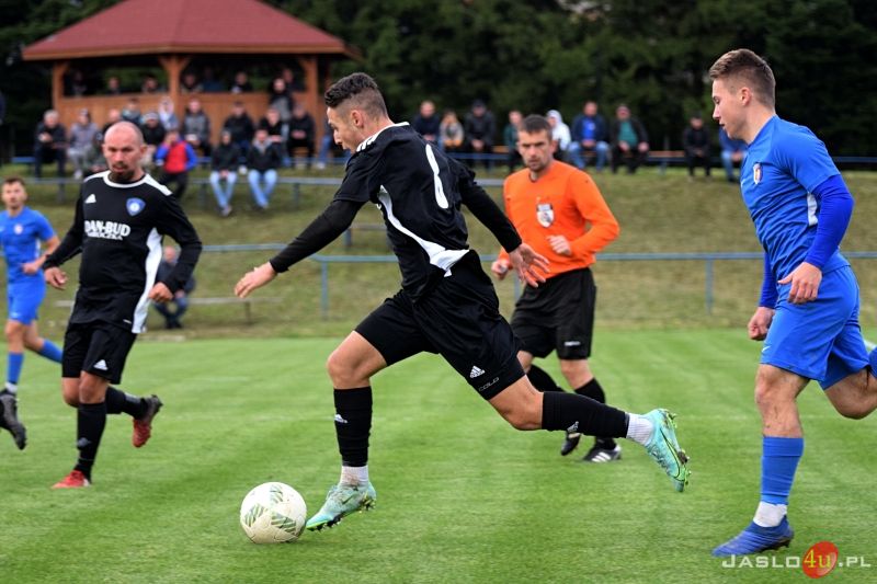 Mecz III rundy Okręgowego Pucharu Polski LKS Tempo Nienaszów - Karpaty Krosno (0:5)