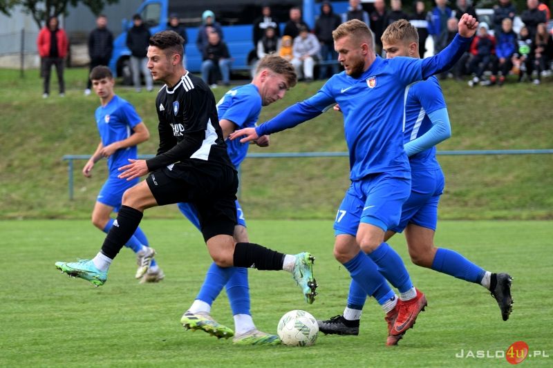 Mecz III rundy Okręgowego Pucharu Polski LKS Tempo Nienaszów - Karpaty Krosno (0:5)