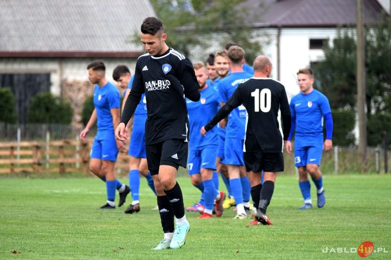 Mecz III rundy Okręgowego Pucharu Polski LKS Tempo Nienaszów - Karpaty Krosno (0:5)